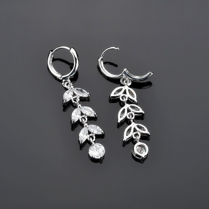 AAA Zircon Inlaid Earrings Ear Clip Leaves Ear Pendant Gift for Women Qxwe414