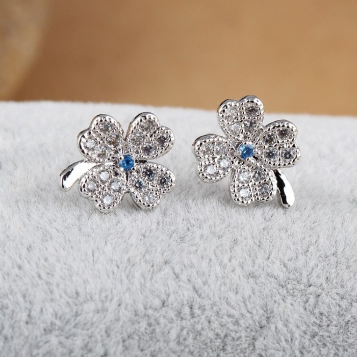 Korean Version of The Clover of Four Leaves Stud Earrings Leaves Ear Stud Zircon Inlay S925 Silver Needle Earrings QxWE665