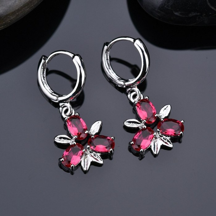 Elegant Simple Zircon Earrings Korean-Style Crystal Ear Pendant Girl's Vintage Ornament Fashion Flower Ear Stud Qxwe872