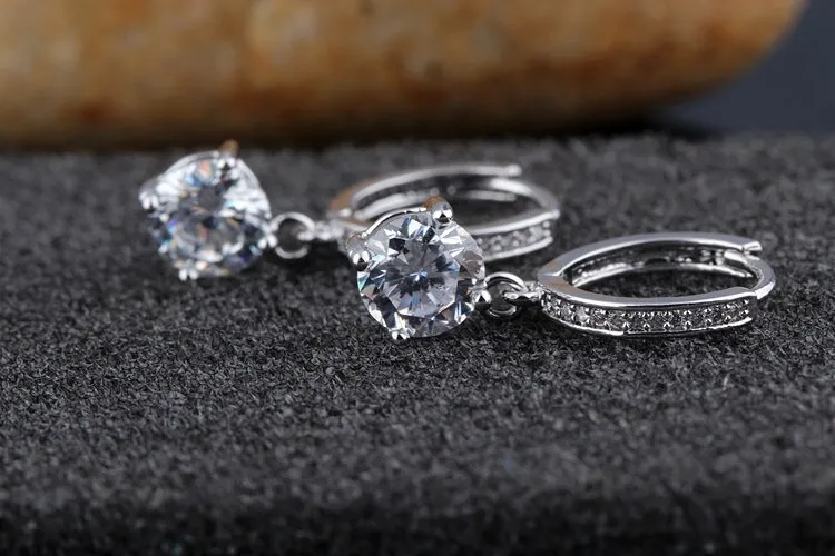 Classic Fashion Zircon Earrings Exquisite Super Shiny Diamond Set Ear Clip Round Zircon Stud Earrings  Qxwe832