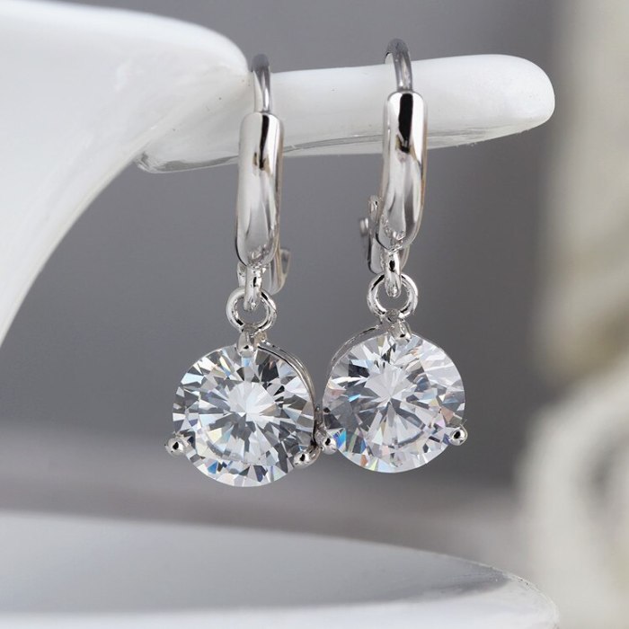 Simple AAA Zircon Ear Clip Hot Selling Earrings Korean Fashion Stud Earrings Jewelry Qxwe746