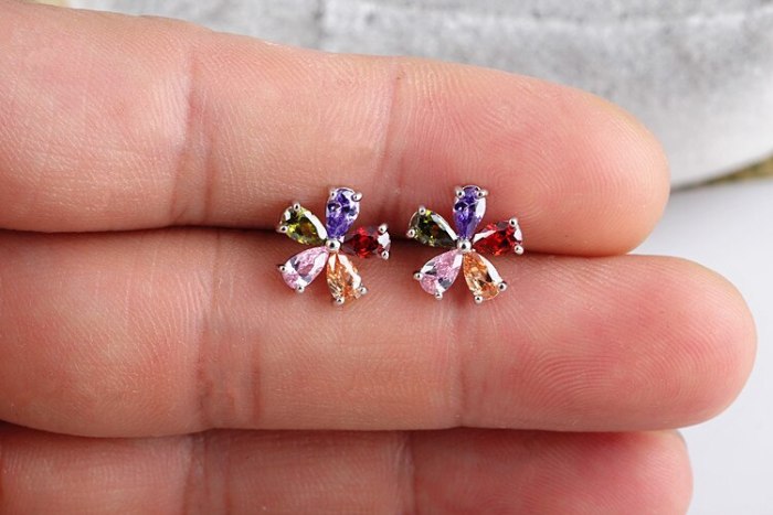 Korean Fashion Copper Inlaid Colorful AAA Zircon Stud Earrings Simple Flower Sterling Silver Pin Female Earrings Qxwe752