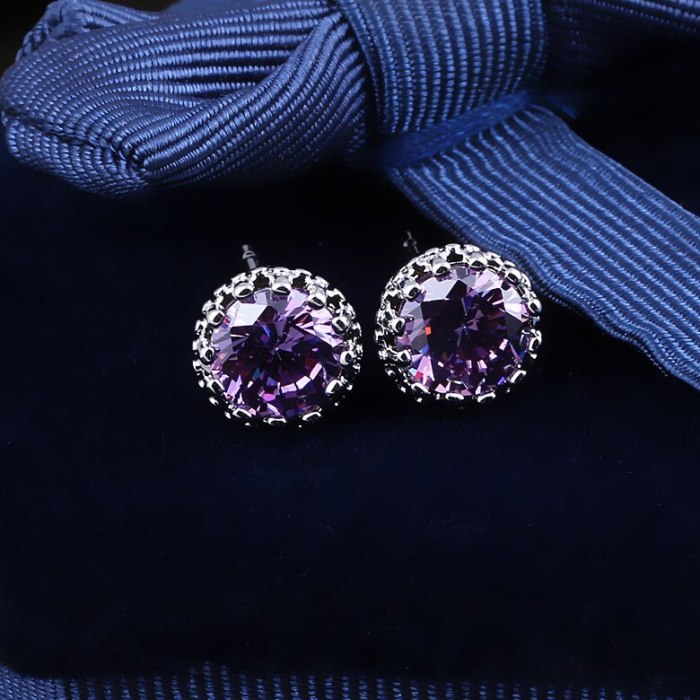 Copper Inlaid Crystal Zircon Men and Women Earrings Crown Hollow Ear Stud Earrings Qxwe406