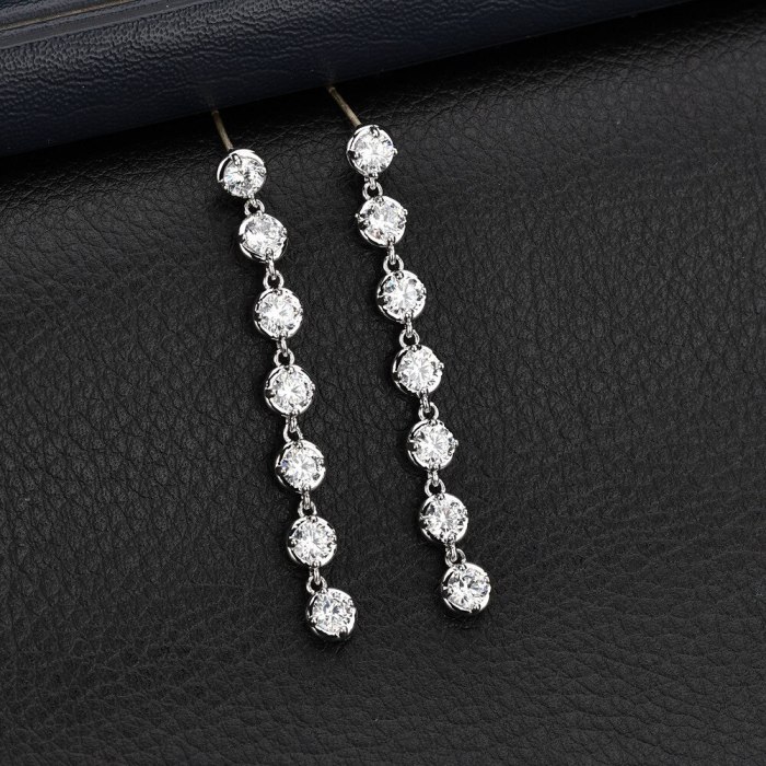 Zircon Crystal Earrings Korean-Style AAA Zircon Crystal Earrings Ear Pendant Retro Cool White Wholesale Qxwe933
