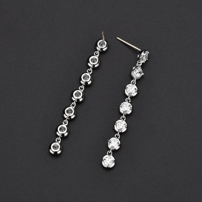 Zircon Crystal Earrings Korean-Style AAA Zircon Crystal Earrings Ear Pendant Retro Cool White Wholesale Qxwe933
