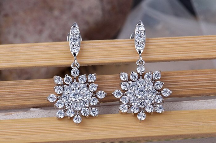 Snowflake AAA Zircon Stud Earrings Fashion Korean Earrings Jewelry Silver Pin Qxwe585