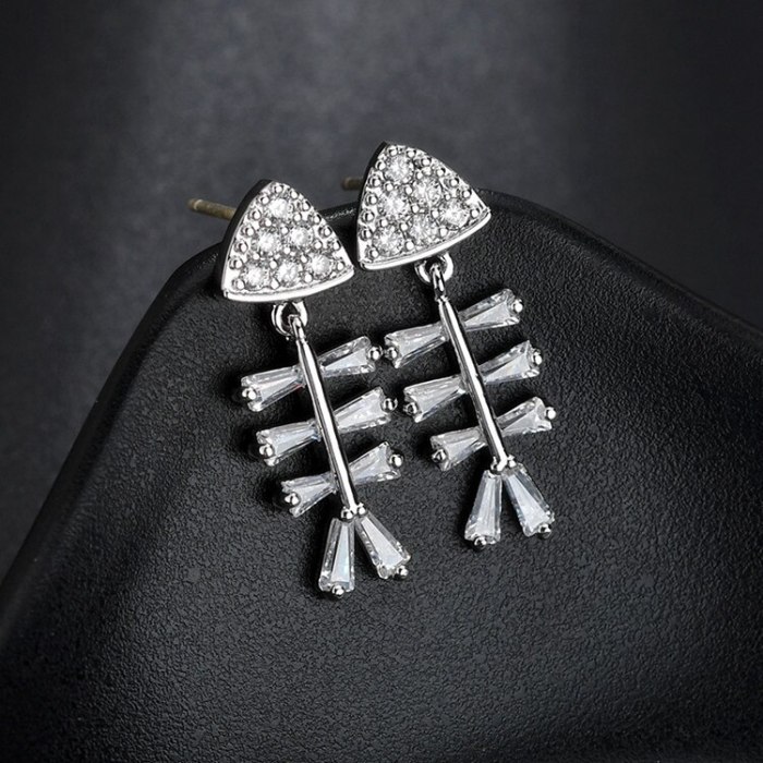 925 Sterling Silver Ear Pin Goldfish Bone Cool Stud Earrings Exquisite Copper Inlaid AAA Zircon Earrings Pendant Qxwe1309