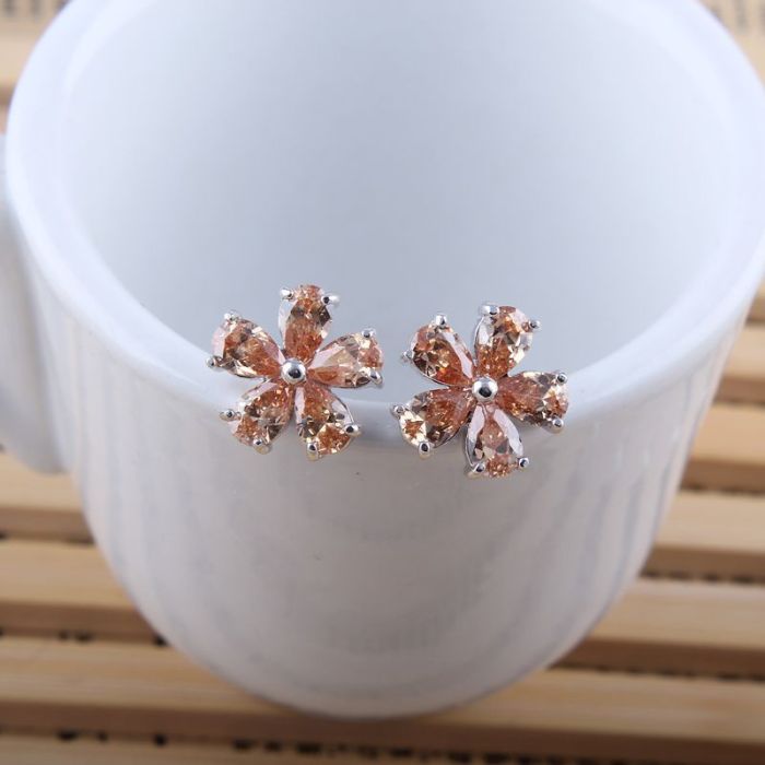 Plum Blossom Stud Earings AAA Zircon Copper Inlaid Classic Gold-Plated Female Earings Jewelry  Qxwe482