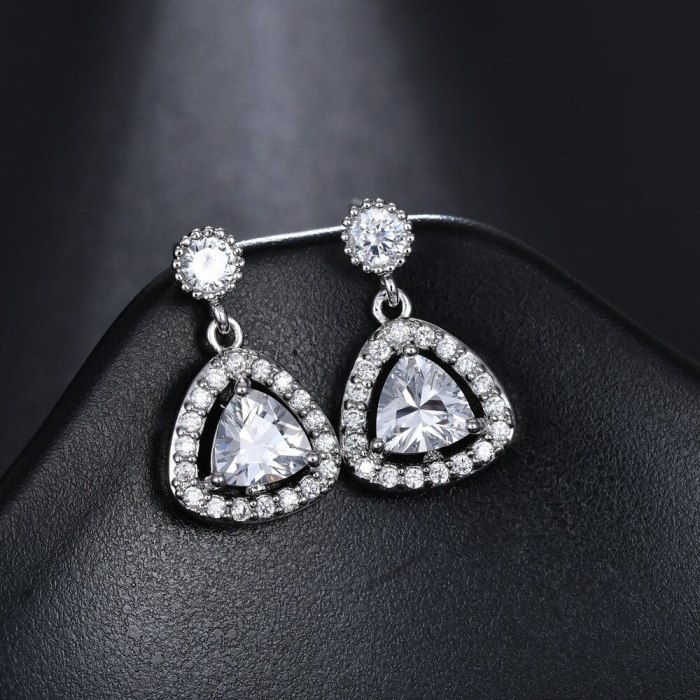 Korean-Style Triangle Crystal Zircon Earrings 925 Silver Pin Ear Pendant Fashion Jewelry Earrings Qxwe700