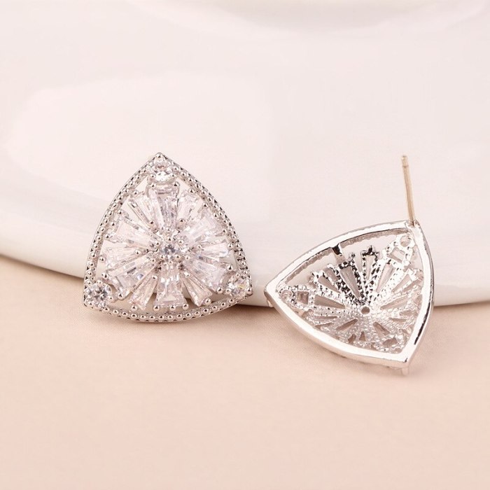 Triangular AAA Zircon Geometric Stud Earrings 925 Sterling Silver Ear Pin Korean-Style Earrings Jewelry Qxwe1002
