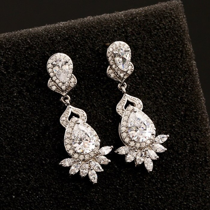 Gorgeous Zircon Stud Earrings Copper High Quality Zircon Inlaid S925 Silver Needle Earrings Pendant Qxwe713