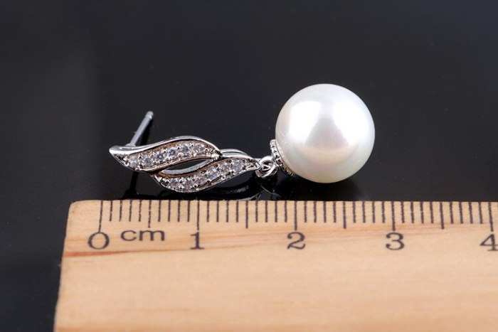 Classic Symmetrical Pearl Stud Earrings AAA Zircon Earrings Inlaid with Platinum Plated Simple Fashion Earrings Qxwe811