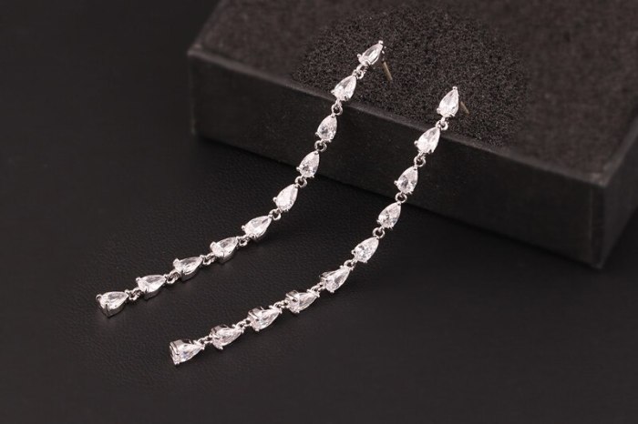 Korean Style AAA Drop-Shaped Zircon Earrings 925 Sterling Silver Needle Ear Stud Tassel Jewelry Earrings Qxwe987