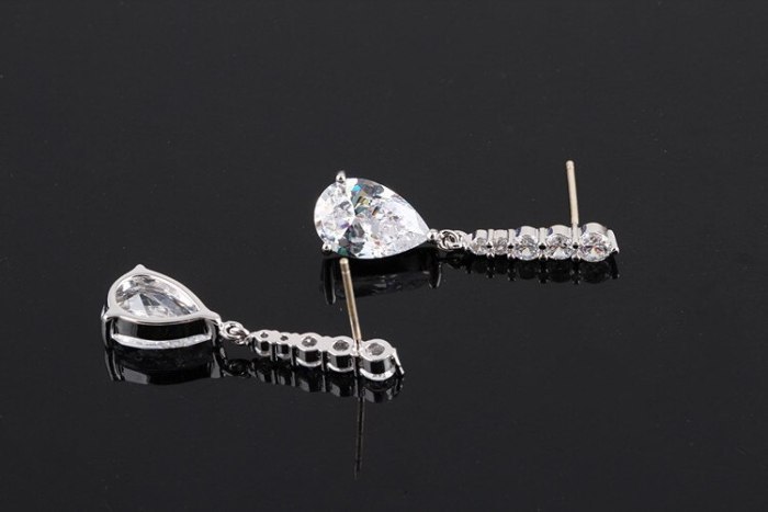 Water Drop Long Earrings AAA Zircon 925 Silver Ear Pin Retro Beautiful Fashion Jewelry Qxwe687