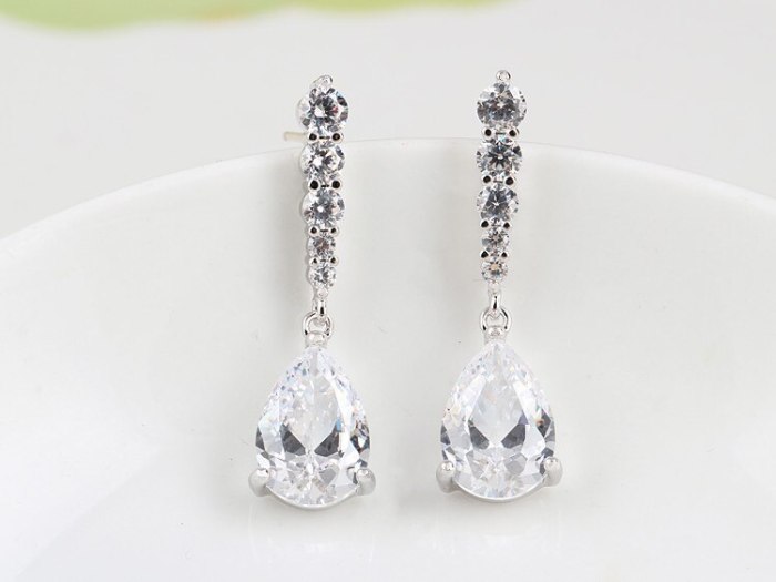 Water Drop Long Earrings AAA Zircon 925 Silver Ear Pin Retro Beautiful Fashion Jewelry Qxwe687