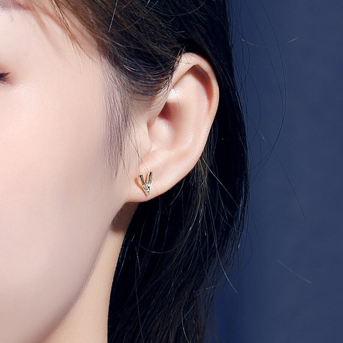 925 Sterling Silver Simple V-Shaped Zircon Earrings Female Japanese and Korean Stud Earrings  Wholesale Mle2166