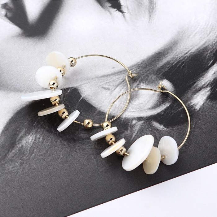 Korean Style New Fashion Cool Geometric Circle Ball Stud Earrings Female Temperament Acrylic Earrings 138849