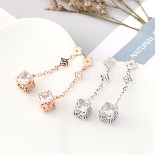 Korean Fashion All-match Clover of Four Leaves Earrings the Bride Cool Temperament Earrings S925 Silver Pin Jewelry B-4478