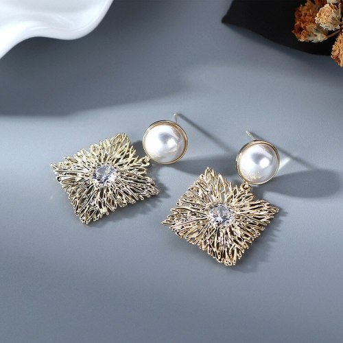 European and American Popular Pearl Earrings Female Creative All-match Cool Temperament Stud Earrings S925 Silver Needle B-4857
