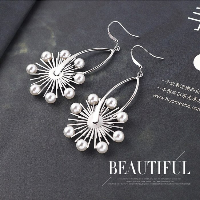 New European Creative Cool Sun Light Earrings Female Retro All-match Pearl Snowflake Earrings 140334