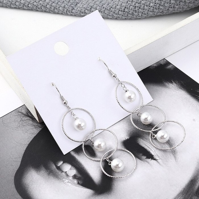 European and American All-match Fashion Circle Hollow Pearl Earrings Ladies Temperament Long Ring Stud Earrings 139544