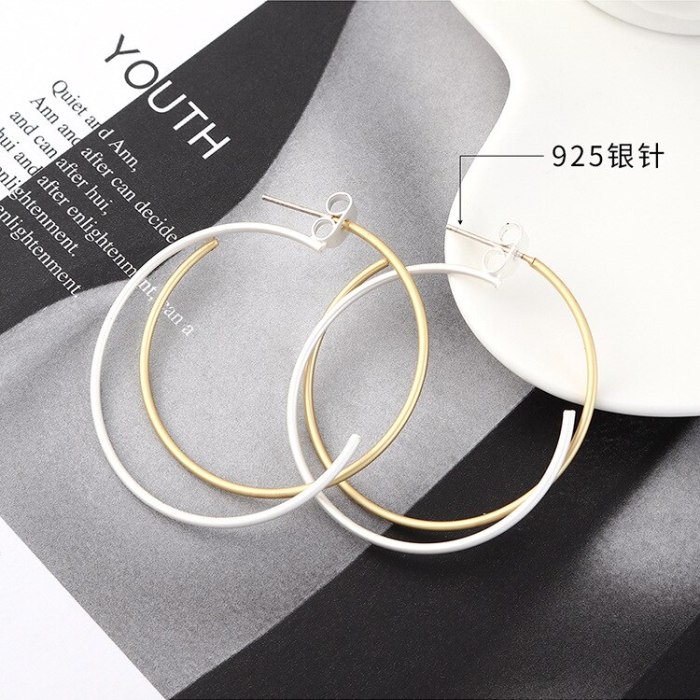 The New European Creative Personality Fashion Vintage Earrings Female Wild Color Circle S925 Needles Jewelry 140141
