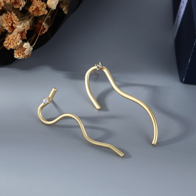 Gold Plated Earrings Women's Simple Creative Exaggerated Personality Asymmetric Earrings S925 Silver Pin Stud Earrings B-4892