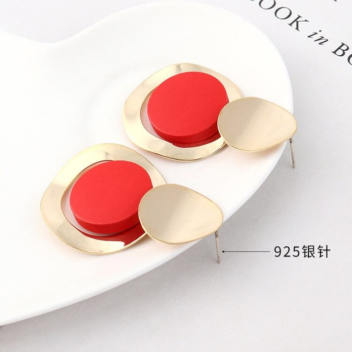 Creative Fashion Geometric Earrings Female All-match Scrub round Plate Wooden Earrings Anti-Allergy Stud Earrings 139835