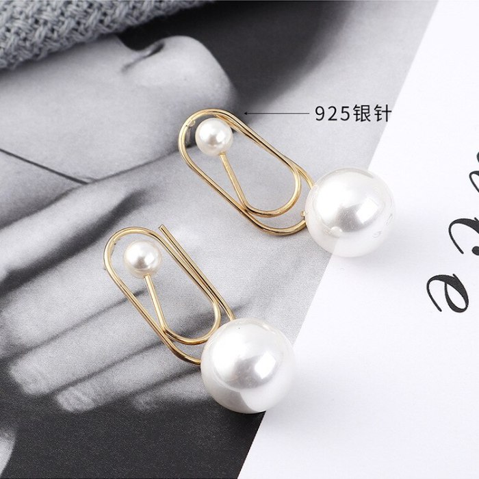 Korean New Creative Cool Paper Clip Earrings Women's Simple Pearl Earrings Sterling Silver Stud Earrings Anti-Allergy 138907