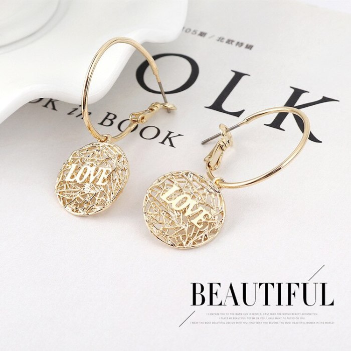 New European and American Fashion Cool Love Letter Earrings Female Simple Geometric Mesh Hollow Ear Rings 139829