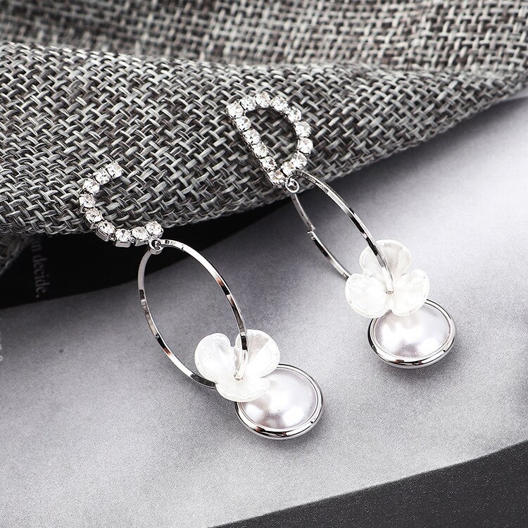 New Creative All-match CD Lettered Earrings Female Fashion Cool Flower Pearl Earrings Sterling Silver Stud Earrings 138991