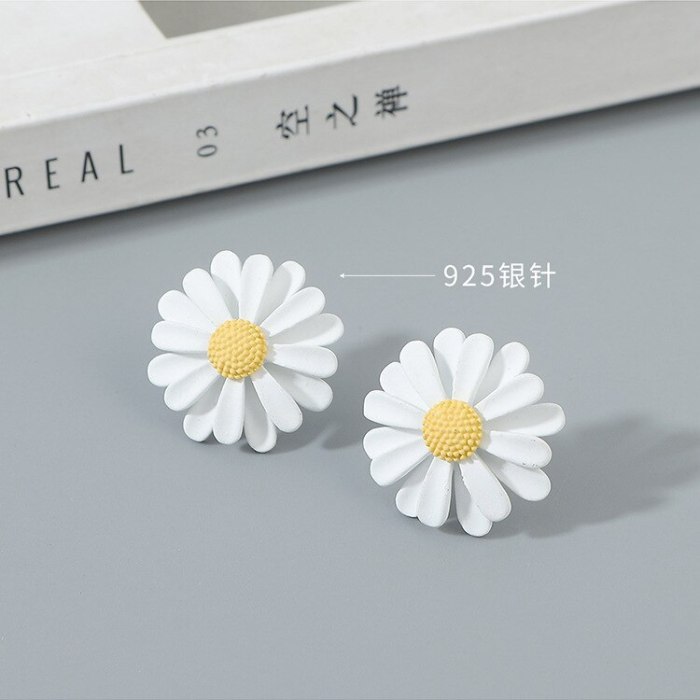 S925 Sterling Silver Pin Hipster Daisy Stud Earrings Female Mori Taiyanghua Contrasting Color Earrings Scrub Jewelry B-4976