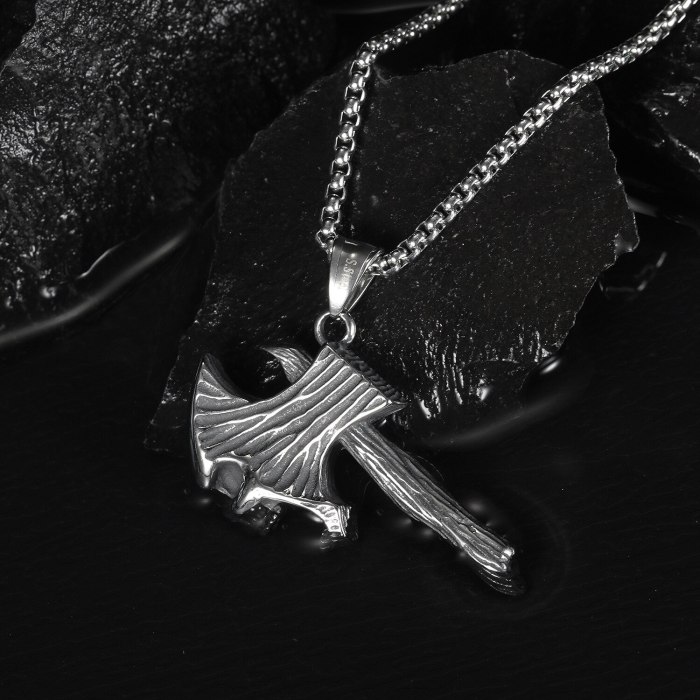 European and American Fashion Men's Versatile Skeleton Tomahawk Pendant Hip Hop Titanium Steel Axe Necklace Gb1742