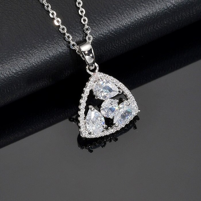 Geometric Pendant AAA Heart and Arrow Zircon Crystal Inlaid Pendant Necklace Simple and All-match Pendant Qxwp1085