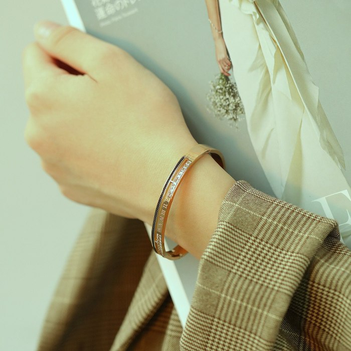 Korea Simple Fashion Titanium Steel Women's Bracelet Temperament Versatile Roman Digital Diamond Inlaid Bracelet Gb971