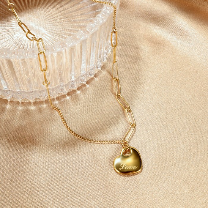 Japanese and Korean Fashion Small Fresh Heart-shaped Collarbone Chain Pendant Simple 100 Temperament Ladies Necklace Gb1707