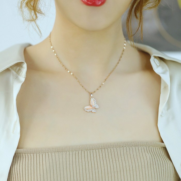 New Butterfly Diamond Necklace Women's Fashion Ins Chain Pendant Jewelry Wholesale Gb013