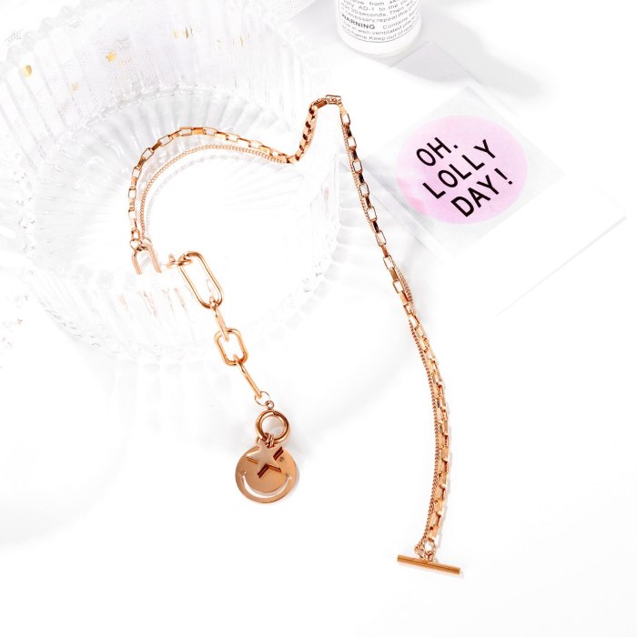 Korean Sweet and Lovely Wind Star Smile Face Pendant Ins Fashion Rose Gold Plated Titanium Steel Chain Necklace Gb1771