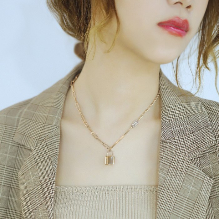 Han Version Retro Sweater Chain Necklace Simple Temperament 100 Personality Titanium Steel Necklace Women's Jewelry Gb1773