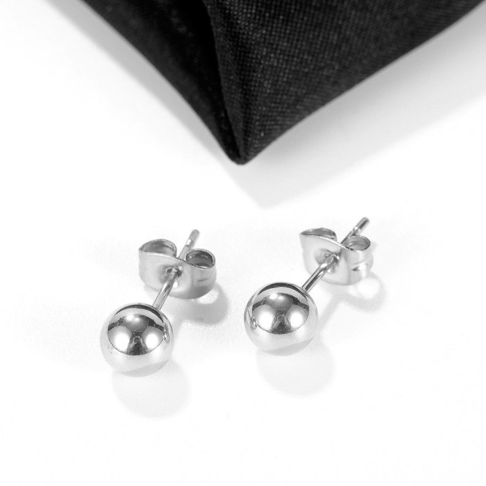 Stainless Steel Earrings Wholesale Classic Round Bead Titanium Steel Men's Earrings Street Hip Hop Earrings Accessories Gb634