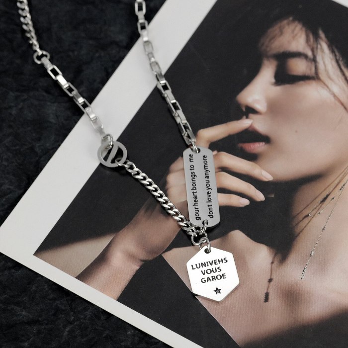 Korean New Brand Letter Star Titanium Steel Necklace Female Clavicle Chain Wholesale GB1784