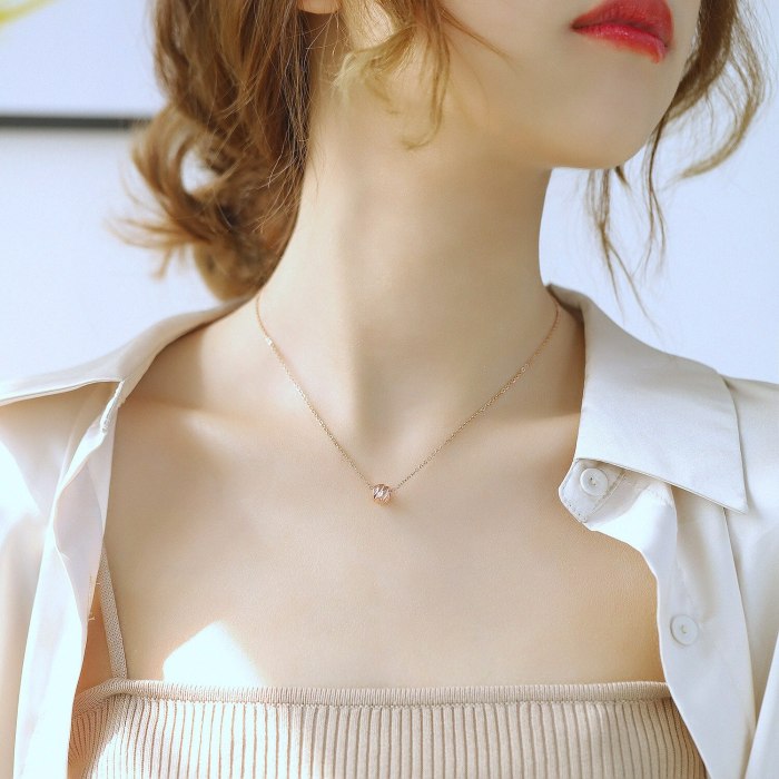 Japanese and Korean Rose Gold Necklace Feminine Collarbone Chain Exquisite Titanium Pendant Jewelry Wholesale Gb004