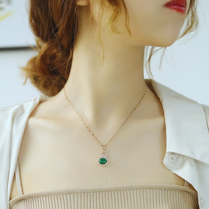 Korean Fashion Necklace Feminine Temperament Popular Lovely Diamond Inlaid Gourd Clavicle Chain Accessories Wholesale Gb014