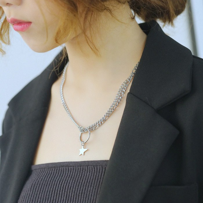 New Classic Personality Doughnout Five Corner Star Double Chain Collar Chain Lady Titanium Necklace Gb1794