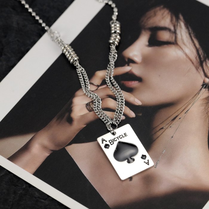 Japan and South Korea's New Retro Poker Pendant Clavicle Chain Fashion Titanium Steel Loving Lady Necklace Gb1781