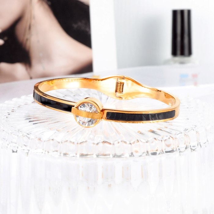 Korean Version of The Fashion Hundred LOVE Titanium Steel Diamond-encrusted Bracelet Women Gb978