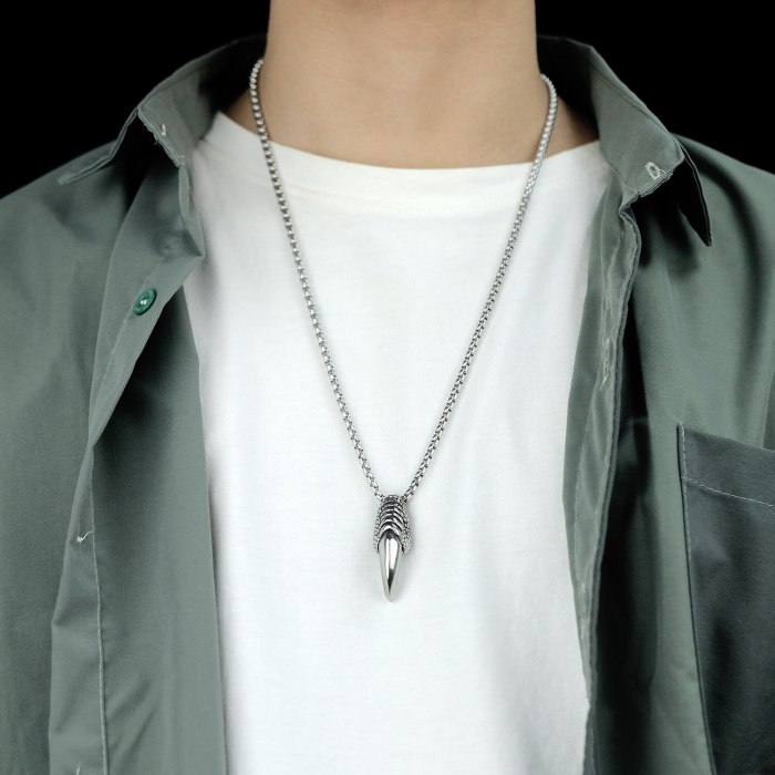 European Jewelry Domineering Eagle Claw Pendant Hipster Retro Personality Men's Titanium Steel Necklace Wholesale Gb1813