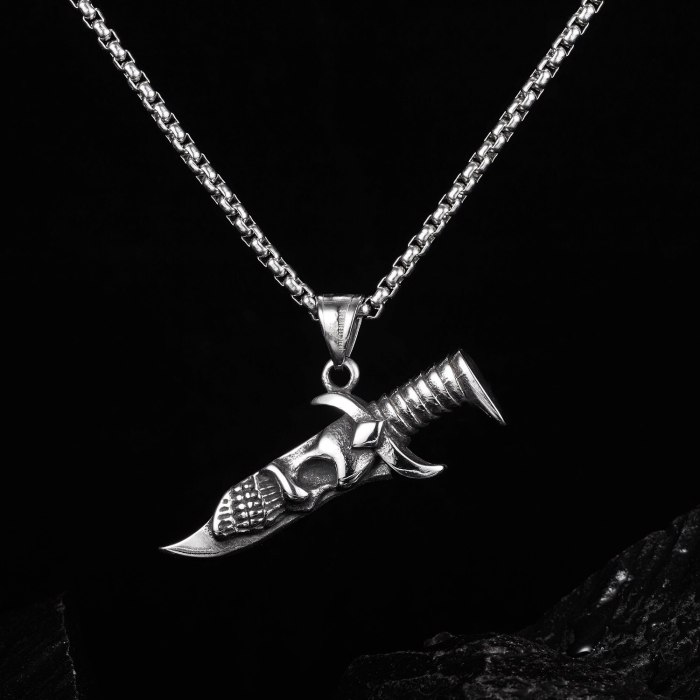 Hip Hop Accessories In Europe and America Skull Dagger Pendant Titanium Steel Men's Necklace Gb1812