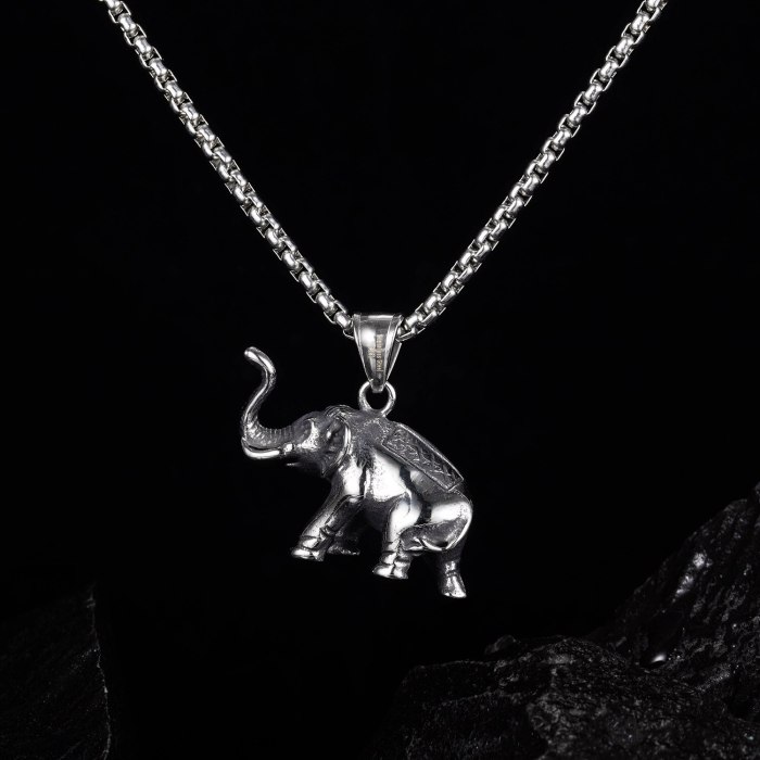 2020 Wholesale Europe and America Fashion Classic Elephant Pendant Men Titanium Necklace Accessories Gb1809