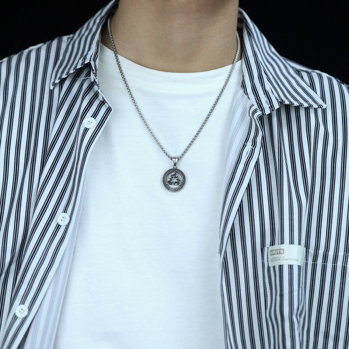 European Creative Personality Round Triangle Hollow Pendant Hip-hop Punk Style Titanium Steel Men's Necklace Gb1808